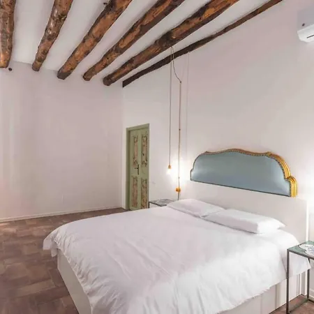 Apartment Calderai82 Suites2 In Centro